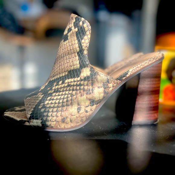 ALDO Snakeskin Print Open Toe Mule/Heel - Picture 5 of 10